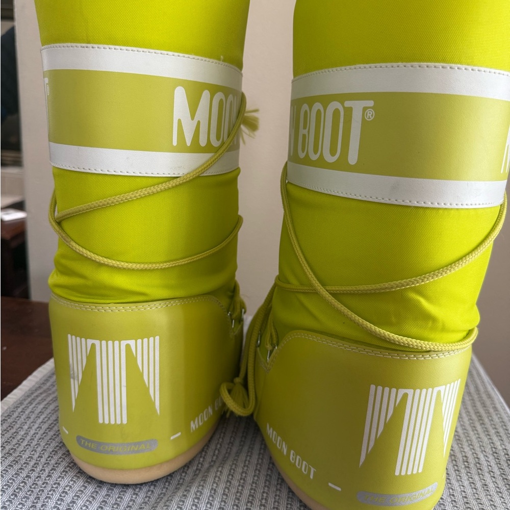 Moon Boot Yellow and Black Logo Tag Boot